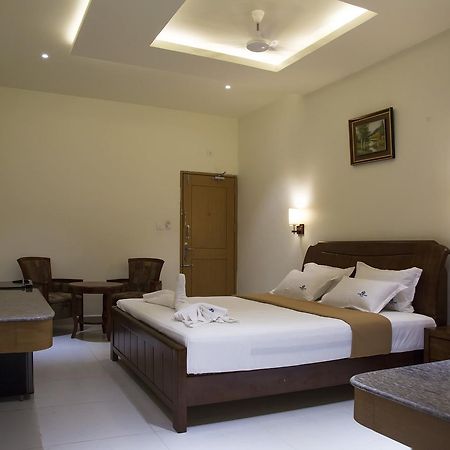 The Grand White Palace Hotel Mayiladuthurai Buitenkant foto