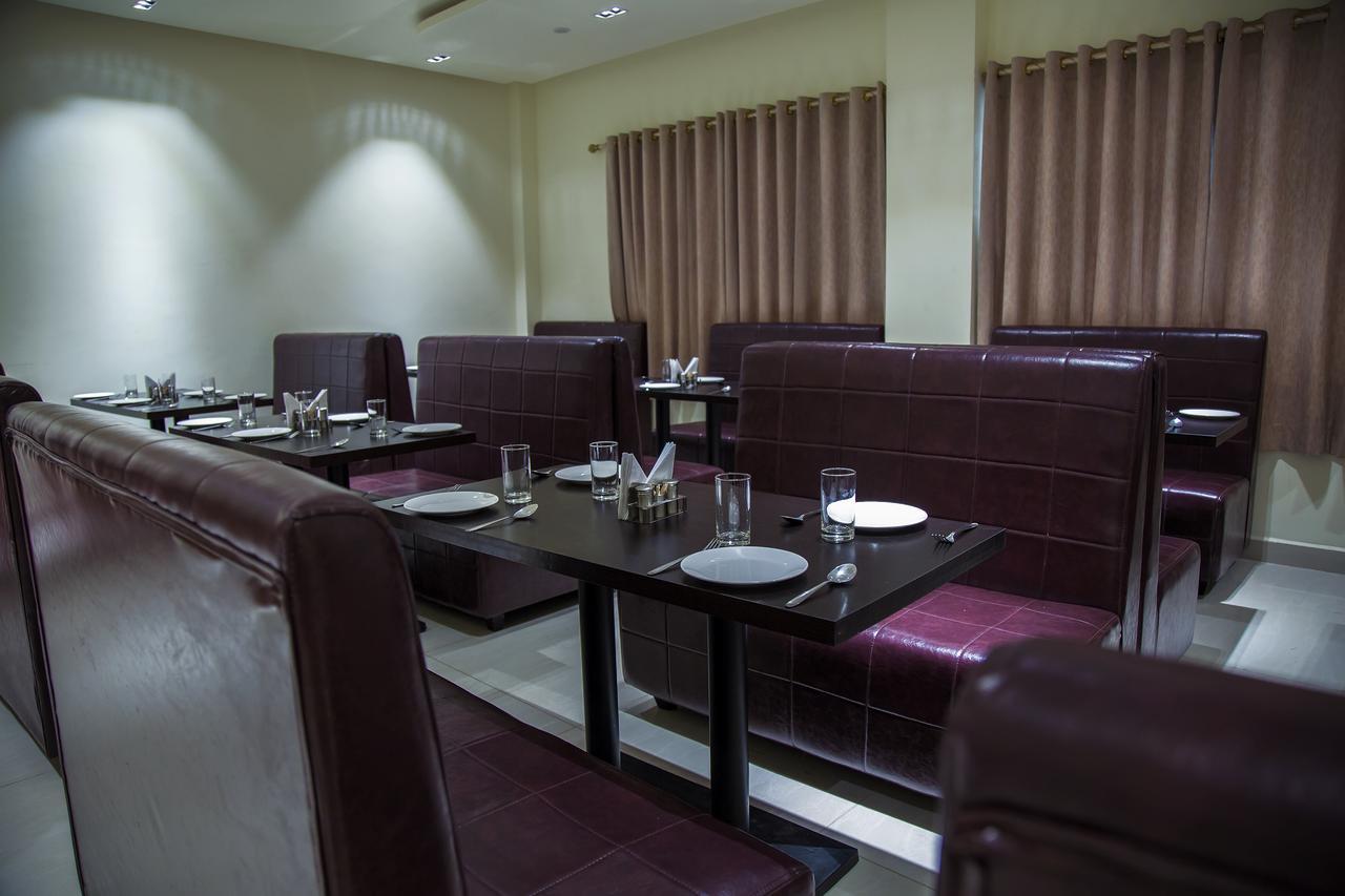 The Grand White Palace Hotel Mayiladuthurai Buitenkant foto