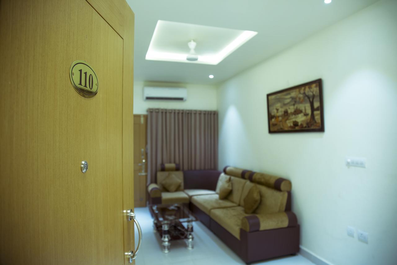 The Grand White Palace Hotel Mayiladuthurai Buitenkant foto