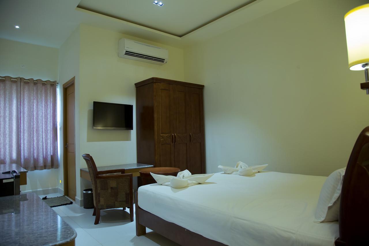 The Grand White Palace Hotel Mayiladuthurai Buitenkant foto