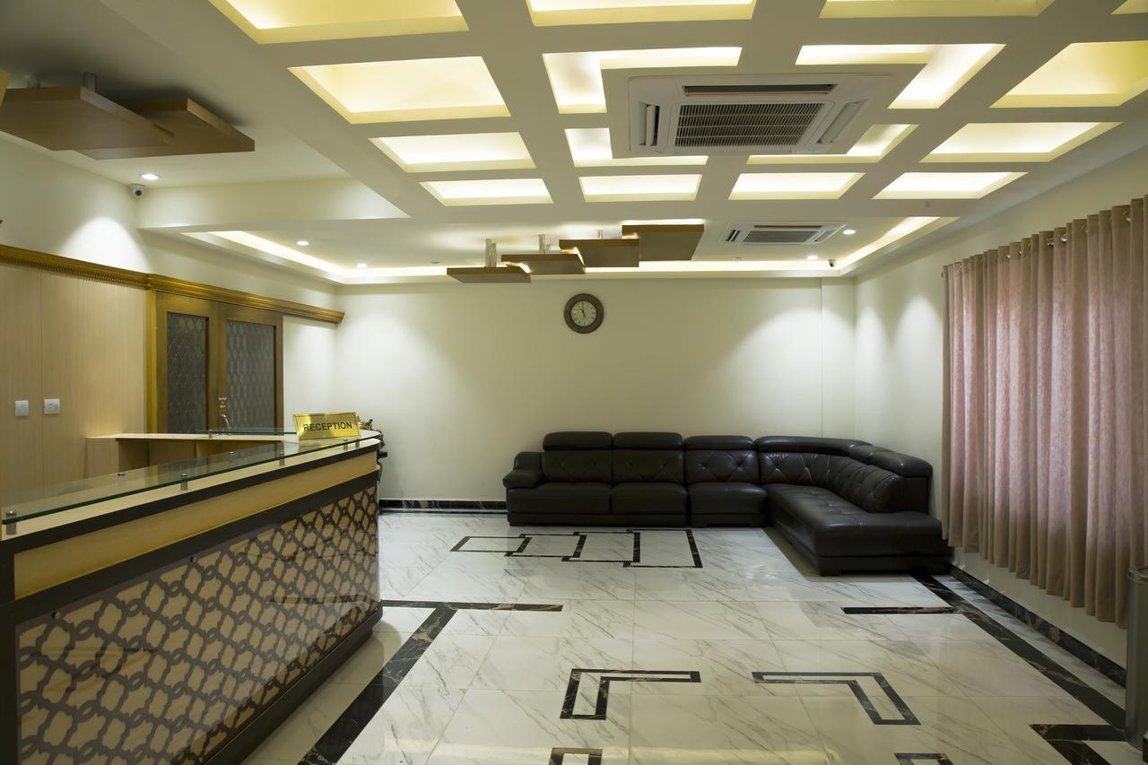 The Grand White Palace Hotel Mayiladuthurai Buitenkant foto