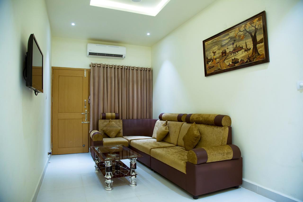 The Grand White Palace Hotel Mayiladuthurai Buitenkant foto
